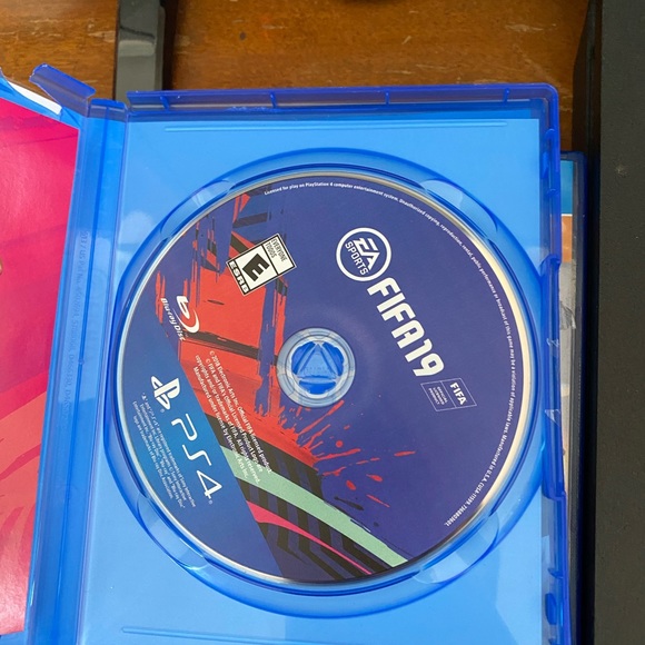 PS4 - Picture 7 of 14